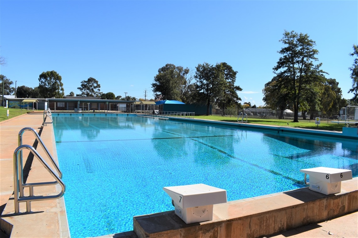 Gulgong Pool.jpg